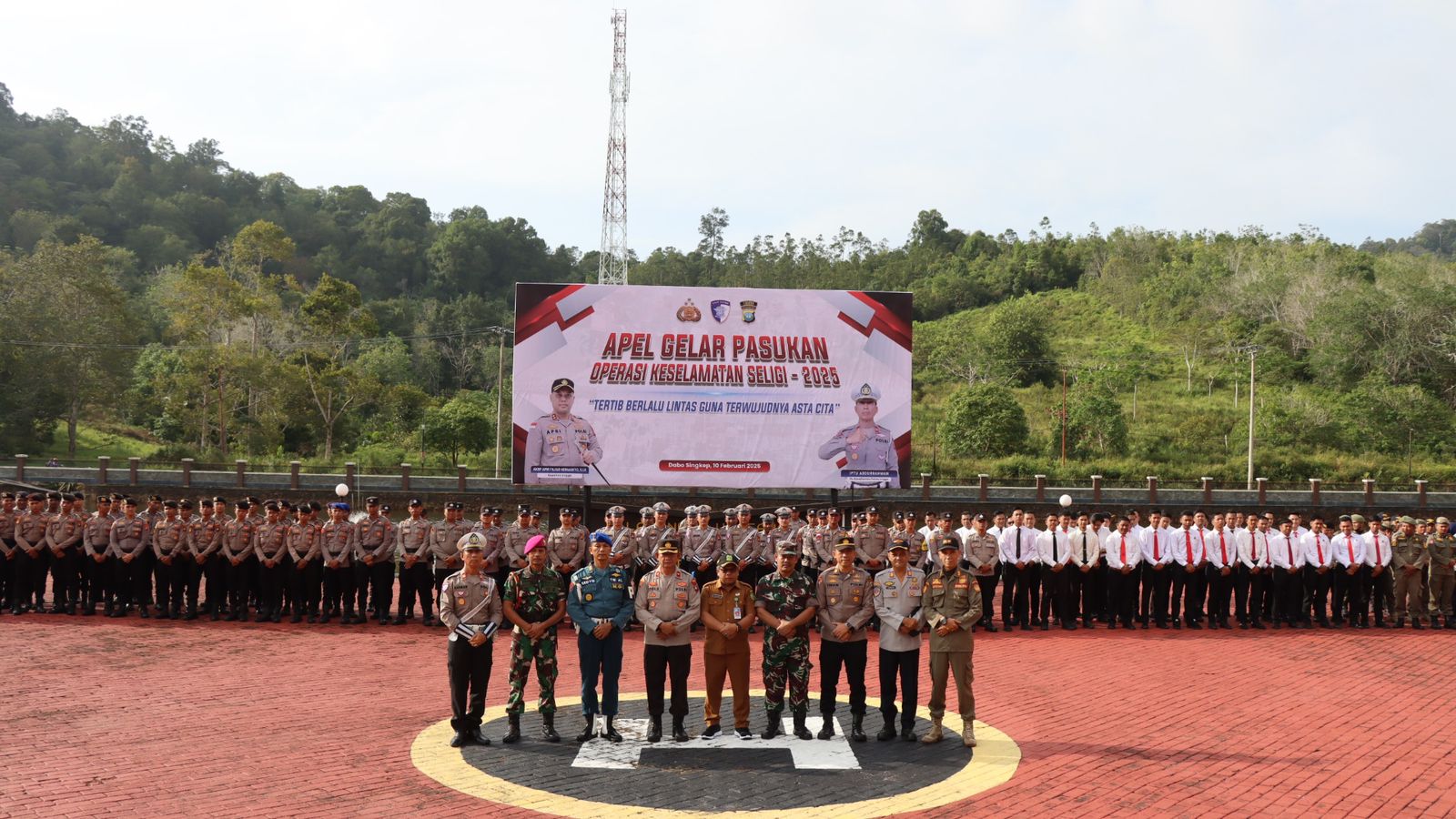 Wakapolres Lingga Kompol. Andi Sutrisno Pimpin Apel Gelar Pasukan Ops Keselamatan Seligi 2025 | f. Humas Polres Lingga