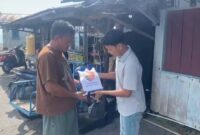 Iptu. Maidir Salurkan Bantuan Sembako dari Kapolres kepada Warga Kurang Mampu di Dabo Singkep | f. Humas Polres Lingga