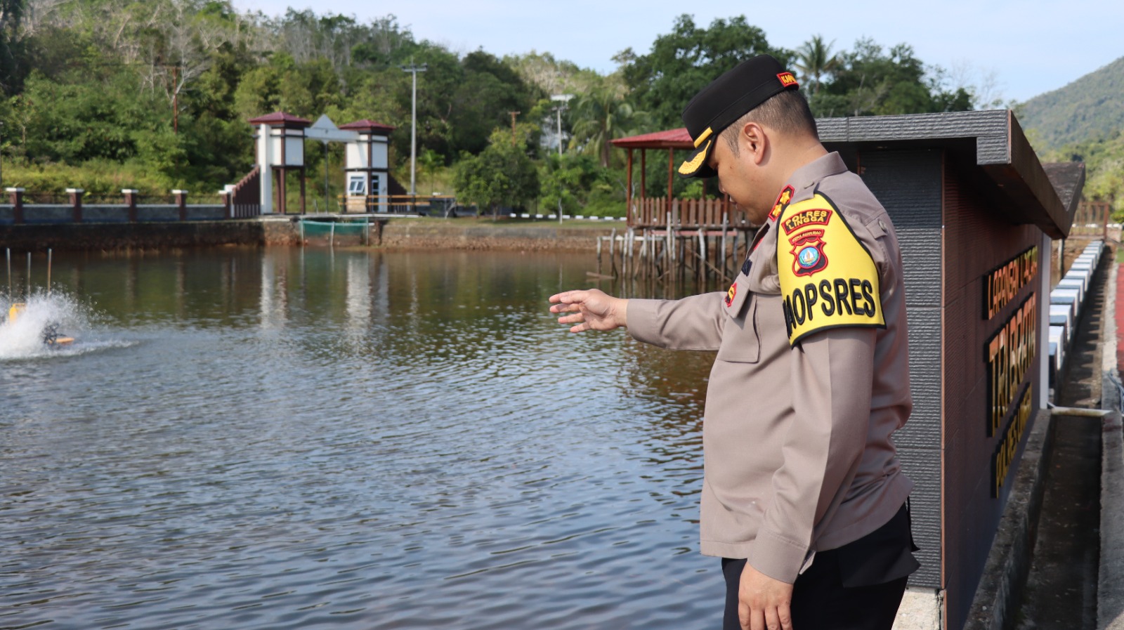 Kapolres Lingga Tebar 10 Ribu Benih Ikan Nila untuk Perkuat Ketahanan Pangan | f. Ist