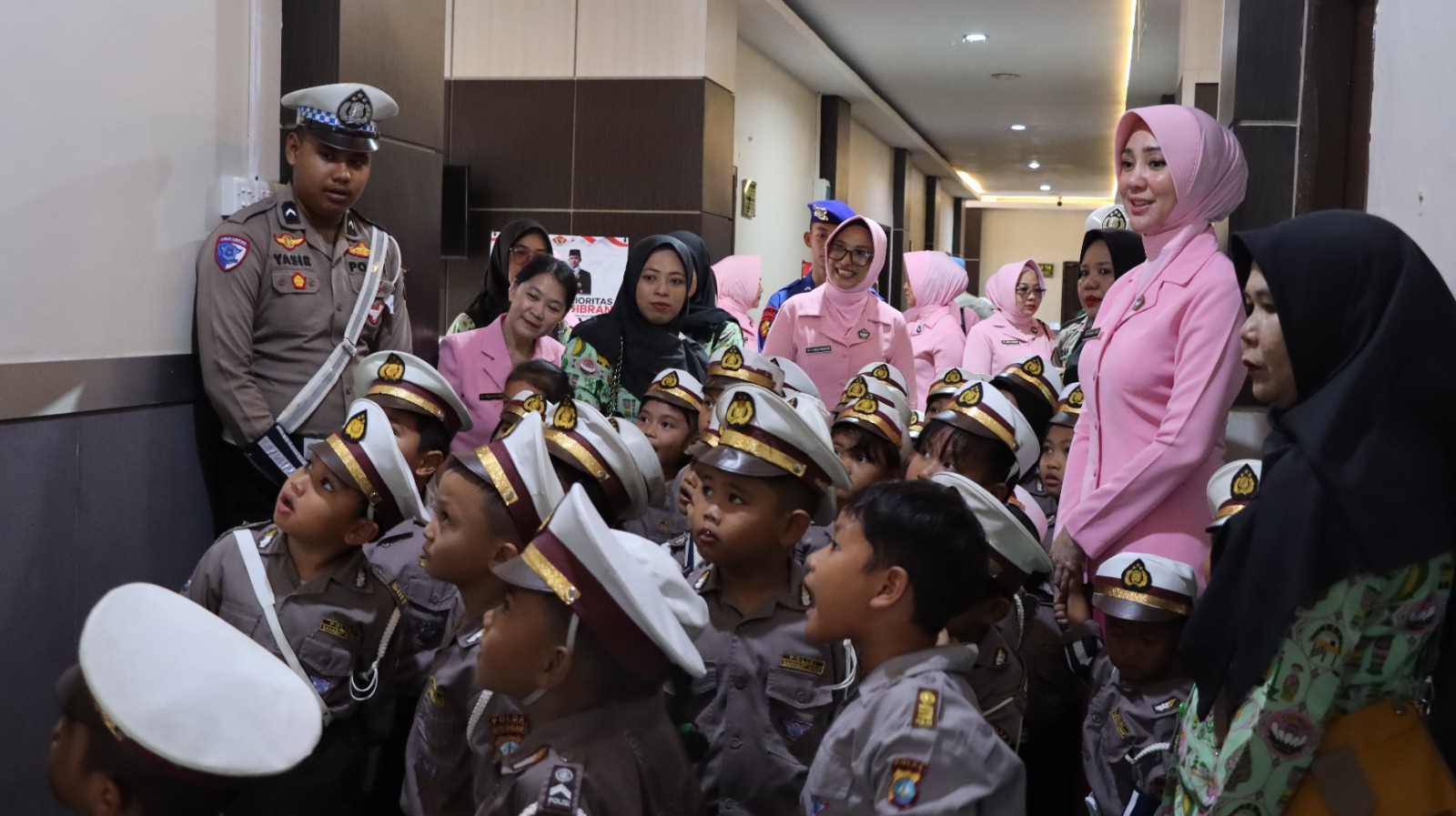 Bhayangkari Cabang Lingga Ajak Murid TK Kemala Bhayangkari Kenali Ketahanan Pangan dan Lingkungan Polres | f. Humas Polres Lingga