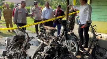 Breaking News: Empat Motor Hangus Terbakar di Depan Smansa Singkep, Penyebab Masih Diselidiki | f. Wandy