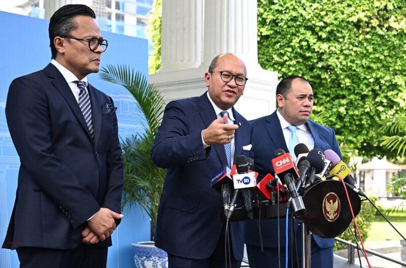 Menteri Investasi dan Hilirisasi/Kepala BKPM Rosan Roeslani memberikan keterangan pers kepada awak media di kompleks Istana Kepresidenan Jakarta, pada Senin, 24 Februari 2025. Foto: BPMI Setpres/Cahyo