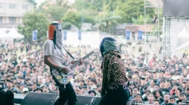 Sukatani, duo post-punk dan new wave asal Purbalingga, terdiri dari Ovi atau yang dikenal dengan nama panggung 'Twister Angel' dan AI yang menggunakan nama 'Alectroguy'. | f. IG Sukatani