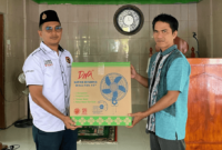 Bripka Irwansyah Berikan Bantuan Kipas Angin ke Masjid As-Salam dalam Program 