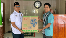 Bripka Irwansyah Berikan Bantuan Kipas Angin ke Masjid As-Salam dalam Program 