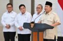 Presiden Prabowo Subianto melakukan pertemuan bersama jajarannya di Istana Merdeka, Jakarta, pada Selasa, 4 Maret 2025. Foto: BPMI Setpres