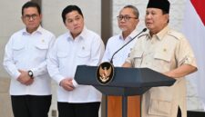 Presiden Prabowo Subianto melakukan pertemuan bersama jajarannya di Istana Merdeka, Jakarta, pada Selasa, 4 Maret 2025. Foto: BPMI Setpres