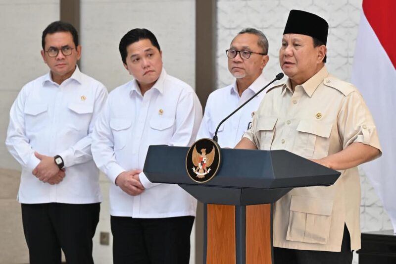 Presiden Prabowo Subianto melakukan pertemuan bersama jajarannya di Istana Merdeka, Jakarta, pada Selasa, 4 Maret 2025. Foto: BPMI Setpres