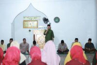 Bupati dan Wakil Bupati Lingga Laksanakan Safari Ramadhan di Kampung Sembuang, Berikan Bantuan untuk Anak Yatim dan Lansia | f. Diskominfo Lingga