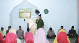 Bupati dan Wakil Bupati Lingga Laksanakan Safari Ramadhan di Kampung Sembuang, Berikan Bantuan untuk Anak Yatim dan Lansia | f. Diskominfo Lingga