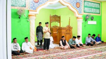 Safari Ramadhan di Rantau Panjang: Bupati dan Wakil Bupati Lingga Serap Aspirasi Warga dan Salurkan Bantuan | f. Diskominfo Lingga