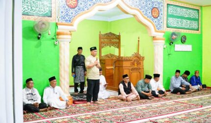 Safari Ramadhan di Rantau Panjang: Bupati dan Wakil Bupati Lingga Serap Aspirasi Warga dan Salurkan Bantuan | f. Diskominfo Lingga