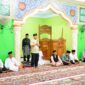 Safari Ramadhan di Rantau Panjang: Bupati dan Wakil Bupati Lingga Serap Aspirasi Warga dan Salurkan Bantuan | f. Diskominfo Lingga