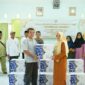 Berkah Ramadhan, DWP Kabupaten Lingga Serahkan 83 Paket Sembako untuk Tenaga Honorer | f. Diskominfo Lingga