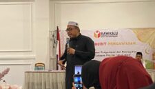 Ustaz Rizaldi Siregar menyampaikan tausiyah inspiratif tentang integritas dan keikhlasan dalam pengawasan pemilu | f. Cahyo