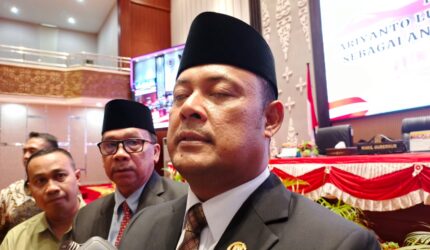Ketua DPRD Kepri, Iman Sutiawan | f. Cahyo