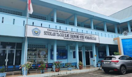 STIE Pembangunan Tanjungpinang | f. Cahyo