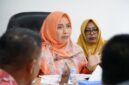 Ketua Tim Pembina Posyandu Kabupaten Lingga, Maratusholiha Nizar, memimpin rapat perdana usai pelantikan resmi beberapa hari lalu | f. Diskominfo Lingga