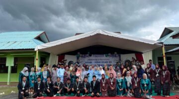 Madrasah Aliyah (MA) Al-Barakah Singkep melaksanakan upacara pelepasan bagi 24 siswa-siswi Kelas XII Tahun Ajaran 2024/2025 pada Rabu (30/4/2025) | f. Vatawari