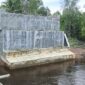 pondasi jembatan Desa Marok Kecil yang tak Kunjung Selesai dibangun menjadi simbol ketidakpastian | f. Vatawari