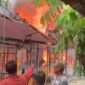 Kebakaran hebat terjadi di Kelurahan Senayang, Kabupaten Lingga, pada Selasa pagi, 8 April 2025. | f. Ist