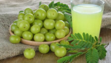 Buah Amla yang dikenal juga dengan nama Indian gooseberry ini bukan hanya populer di negara asalnya, India | f. Red