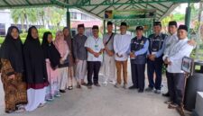 Sekretaris Daerah Kabupaten Lingga, H. Armia, S.Pd., M.IP, melakukan kunjungan ke Asrama Haji Embarkasi Batam pada Jumat (2/5/2024) untuk memberikan dukungan moril kepada Jemaah Calon Haji (JCH) asal Kabupaten Lingga yang dijadwalkan berangkat ke Tanah Suci esok hari | f. Diskominfo Lingga