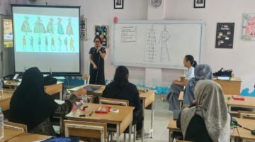 Dewan Kerajinan Nasional Daerah (Dekranasda) Kabupaten Lingga mengirimkan dua pengrajin Tudung Manto terbaiknya untuk mengikuti Program Inkubasi Wastra, Fesyen, dan Mamin Olahan yang diselenggarakan oleh Bank Indonesia Provinsi Kepulauan Riau | f. Dekranasda Lingga