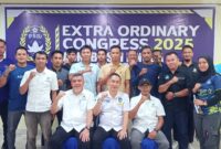 Hendri, Anggota Komite Eksekutif ASPROV PSSI KEPRI sekaligus Plt Ketua ASKABPSSI LINGGA foto bersama acara Extra Ordinary Congres ASKAB PSSI LINGGA Tahun 2025 , Sabtu (03/5). F. Vatawari