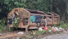 Salah satu potret bak kontainer sampah memprihatinkan itu tampak jelas di Desa Tanjung Harapan | vatawari