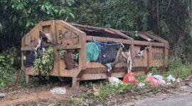Salah satu potret bak kontainer sampah memprihatinkan itu tampak jelas di Desa Tanjung Harapan | vatawari