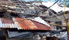 Rumah Joni, warga Desa Marok Tua, Kecamatan Singkep Barat, Kabupaten Lingga yang sudah tidak layak huni | f. Red