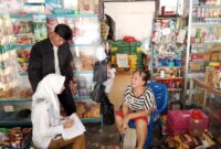 Menjelang perayaan Hari Raya Idul Adha 1446 H, Dinas Perindustrian, Perdagangan, Koperasi dan UKM (Disperindagkop) Kabupaten Lingga melakukan inspeksi mendadak (sidak) dan pemantauan harga sembako di wilayah Kecamatan Singkep Barat | f. Red