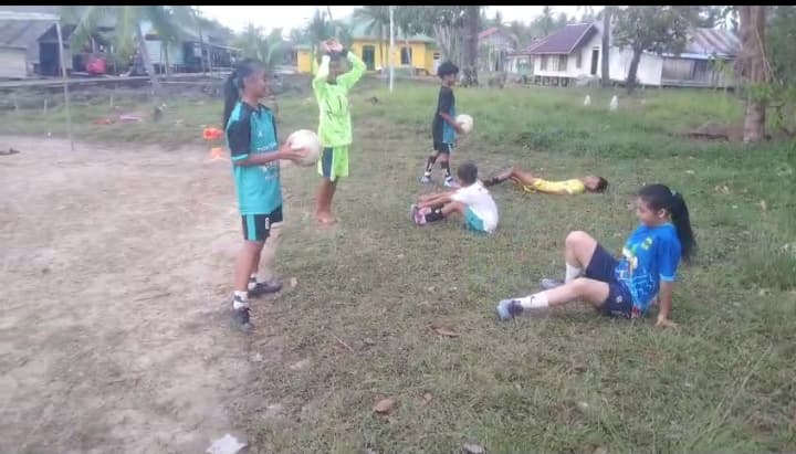 Dua Remaja Putri Asal Lingga Siap Ukir Prestasi di Kancah Nasional, Ikuti Seleksi Timnas U-16 Putri di Medan | f. Red