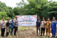 Kapolres Lingga Pimpin Peletakan Batu Pertama Pembangunan Pos Polisi di Desa Pekajang | f. Ist