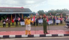 Puluhan Demonstran Geruduk Kantor Syahbandar Dabo Singkep, Tuntut Transparansi Izin Tersus PT TBJ | f. Vatawari | f. Red