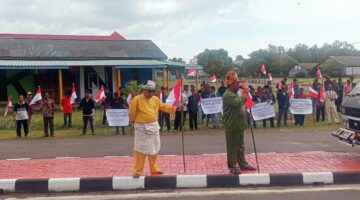 Puluhan Demonstran Geruduk Kantor Syahbandar Dabo Singkep, Tuntut Transparansi Izin Tersus PT TBJ | f. Vatawari | f. Red