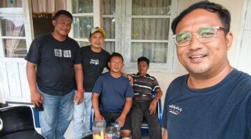 Anggota Komunitas LMG temu ramah ke rumah Kabandara Dabo Singkep | f. Wandy