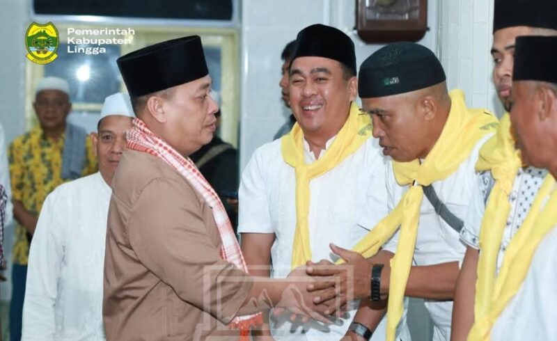 Tangis Haru Iringi Keberangkatan 61 Jama'ah Haji Asal Kabupaten Lingga, Dilepas Langsung oleh Bupati Nizar | f. Prokopim Lingga