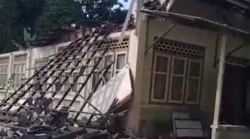 Atap Rumah Ambruk Dimakan Rayap, Ari Warga Dabo Alami Kerugian Puluhan Juta Rupiah: Pemerintah Siapkan Proposal Renovasi ke Dinas Perkim | f. Wndy