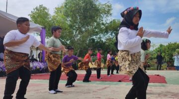 Tari Wonderfull Indonesia Semarakkan Perpisahan SD 008 Singkep: 21 Murid Dilepas dengan Do’a, Harapan dan Kreativitas
