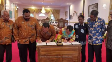 Pada Kamis (08/05/2025), Bupati Lingga, Muhammad Nizar, secara resmi menandatangani Memorandum of Understanding (MoU) dengan Pengadilan Agama (PA) Dabo Singkep Kelas II di Gedung Daerah Daik | f. Diskominfo Lingga