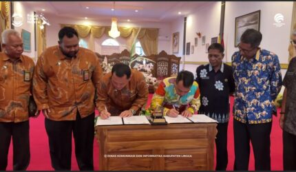 Pada Kamis (08/05/2025), Bupati Lingga, Muhammad Nizar, secara resmi menandatangani Memorandum of Understanding (MoU) dengan Pengadilan Agama (PA) Dabo Singkep Kelas II di Gedung Daerah Daik | f. Diskominfo Lingga