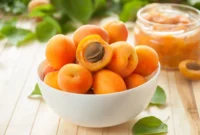 Aprikot (Prunus armeniaca) dikenal memiliki tekstur lembut dan rasa manis sedikit asam yang menyegarkan | f. Red