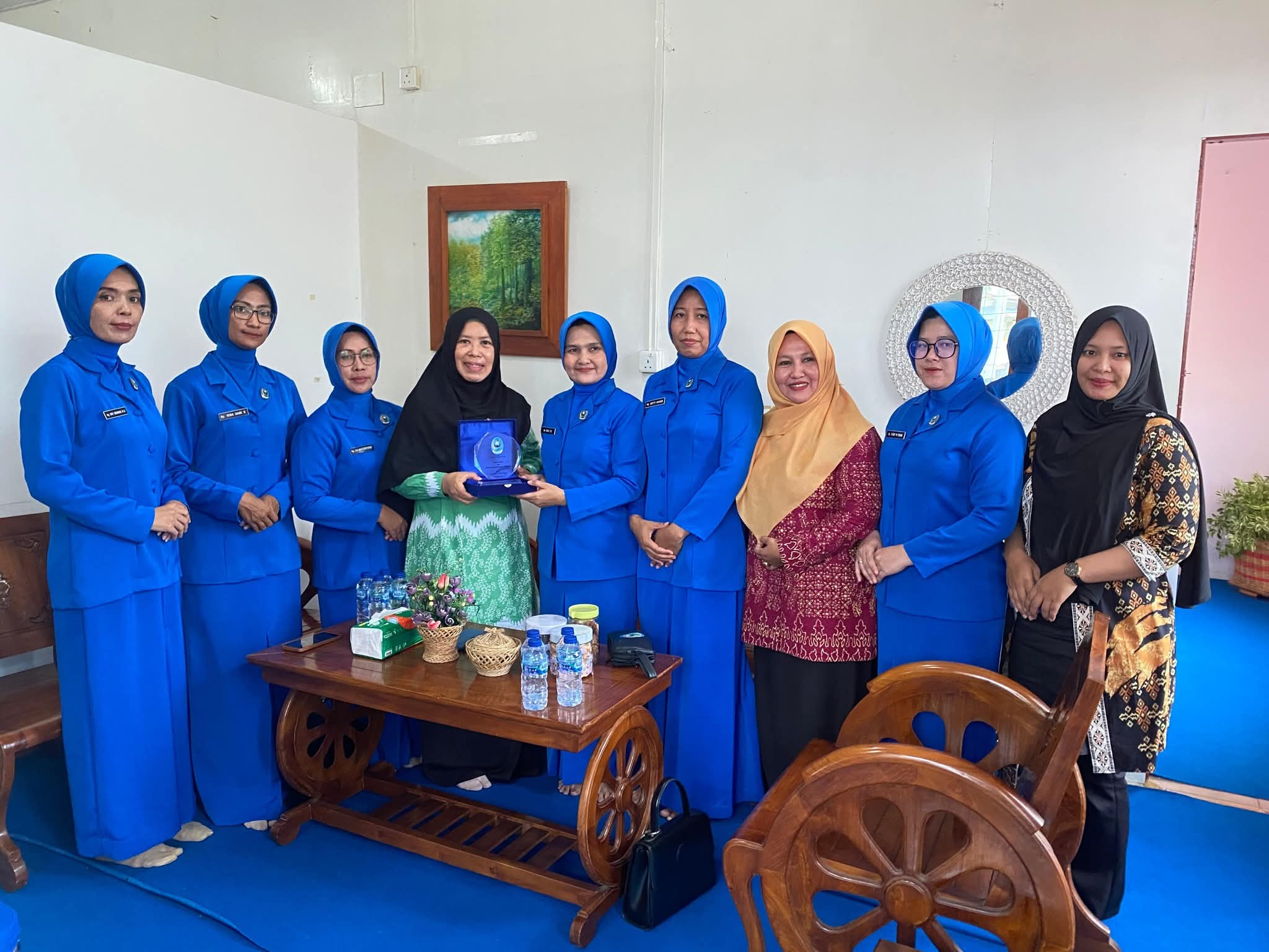 Dekranasda Lingga Perkuat Promosi Kerajinan Daerah Lewat Kunjungan Jalasenastri | f. Sahib