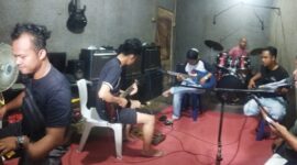 Bukan Sekadar Libur: Camat Singkep Barat dan Komunitas LMG Ledakkan Energi Positif Lewat Musik | f. Vatawari