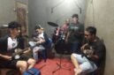 Bukan Sekadar Libur: Camat Singkep Barat dan Komunitas LMG Ledakkan Energi Positif Lewat Musik | f. Vatawari