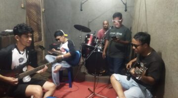 Bukan Sekadar Libur: Camat Singkep Barat dan Komunitas LMG Ledakkan Energi Positif Lewat Musik | f. Vatawari