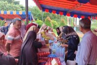 Diserbu Sejak Fajar, Bazar Murah Singkep Barat Jadi Pelipur Lara Warga Menjelang Idul Adha | f. Red