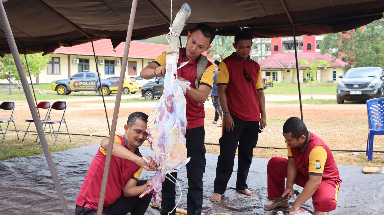 Polres Lingga Laksanakan Pemotongan Hewan Kurban Sambut Idul Adha 1446 H Tahun 2025 | f. Humas Polres Lingga
